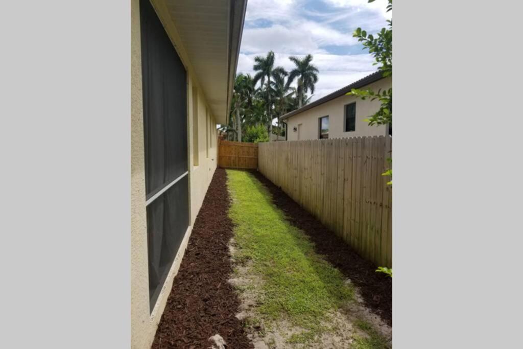 823 104Th Ave. N. Naples Βίλα Εξωτερικό φωτογραφία